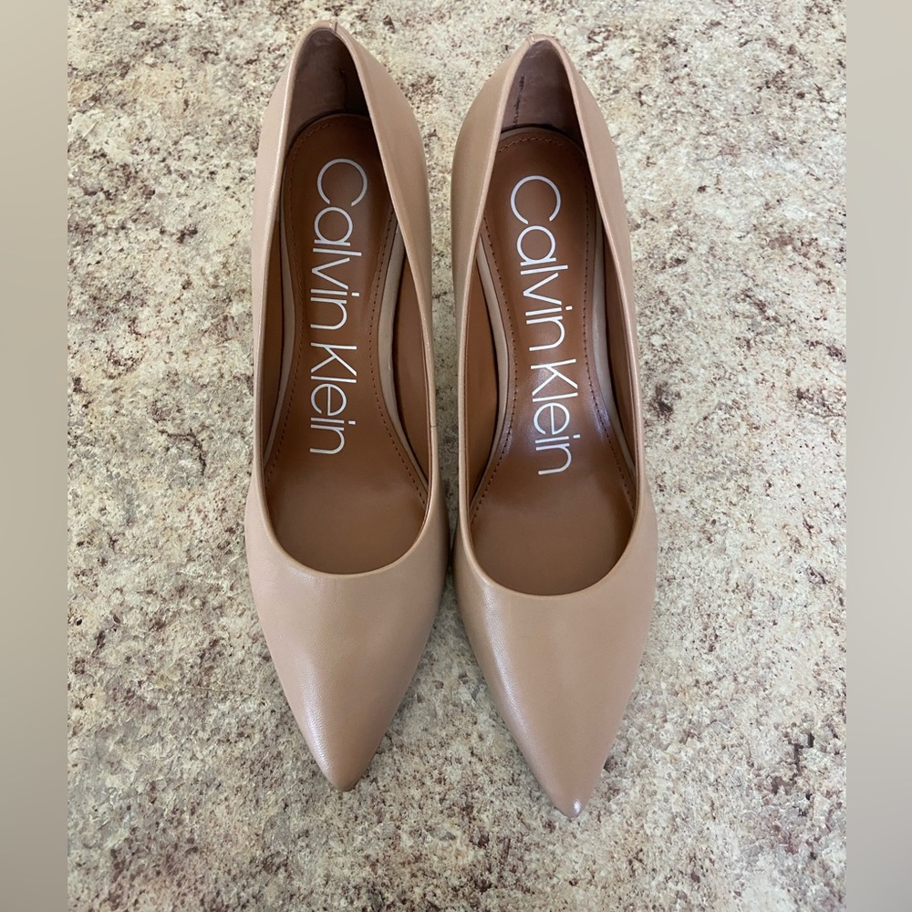 Calvin Klein beige Gayle pumps